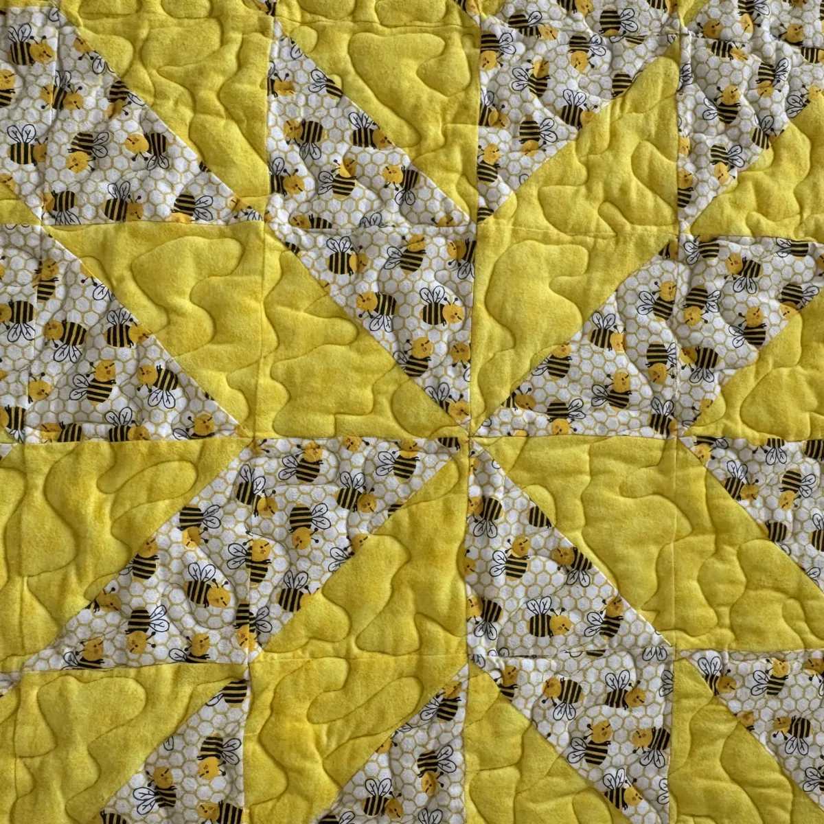 Bee Kind Baby Quil detail 1