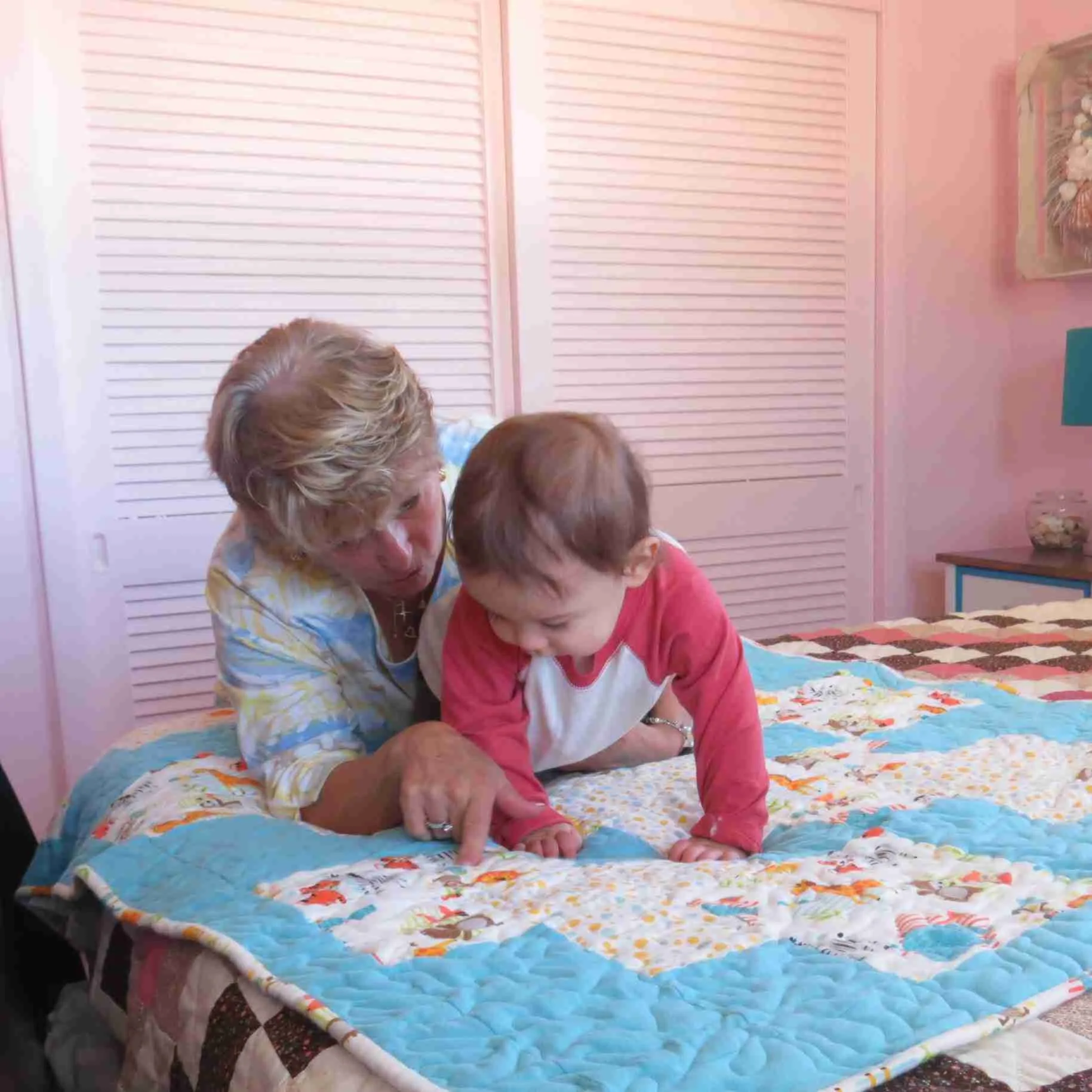 grammie and ryan with shareable moment