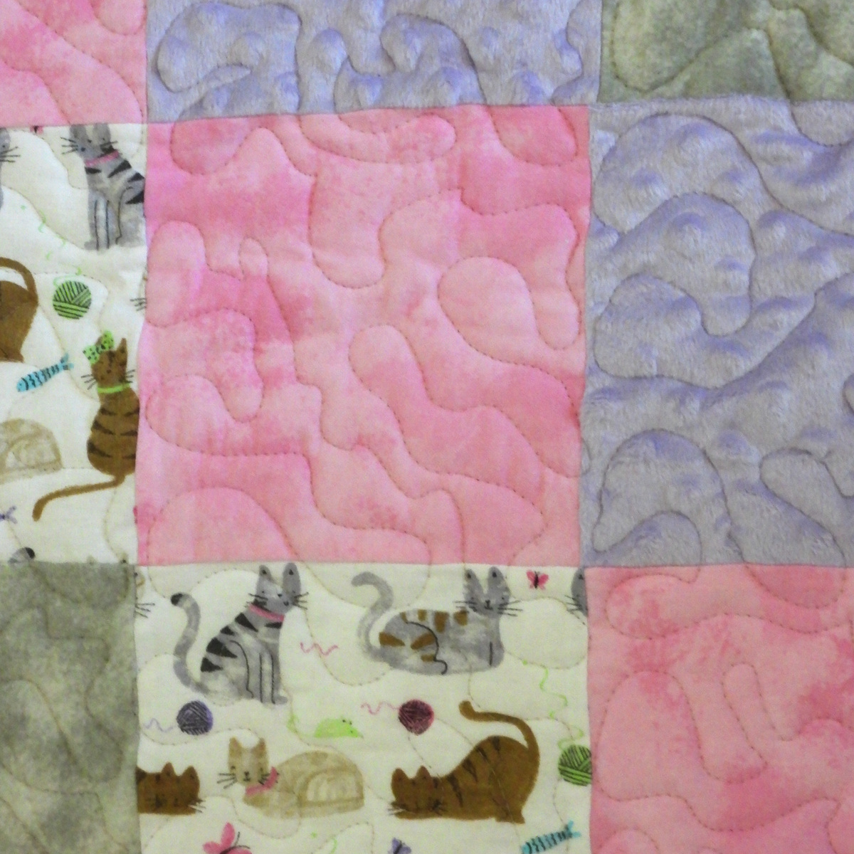 Kittens & cuddles baby quilt detail 3
