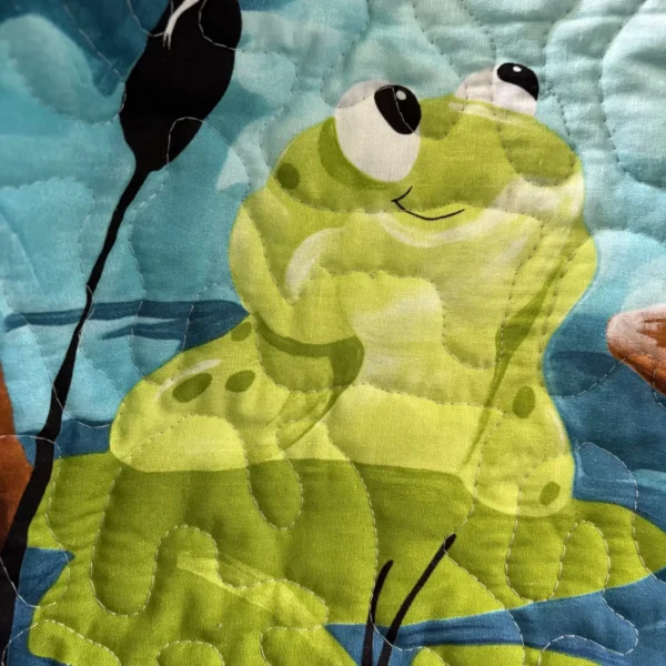 Froggy Friends quilt closeup detail 4