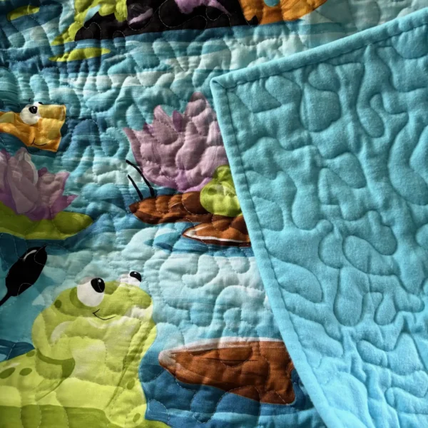 Froggy Friends quilt closeup detail 5