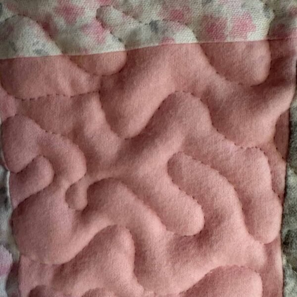 Blooms & blush baby quilt close up2
