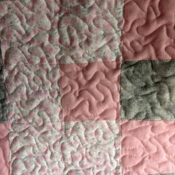 Blooms & blush baby quilt close up3