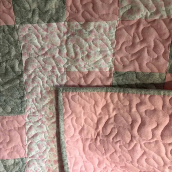Blooms & blush baby quilt close up4
